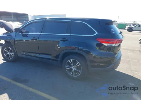 2019 Toyota Highlander Le z USA, uszkodzony, nr VIN 5TDZARFHXKS057229